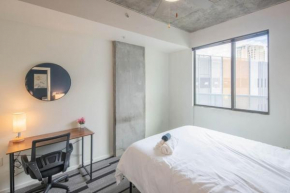 Homey 1BD - Central Downtown - Gym, Pool, Parking